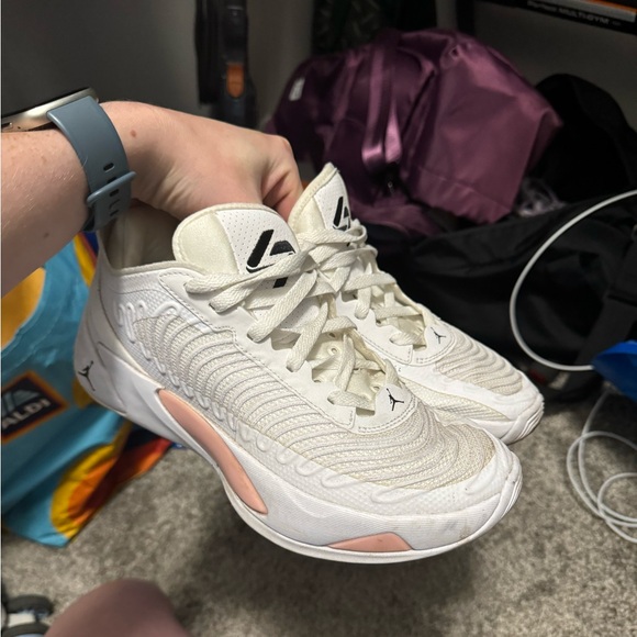 Jordan Luka 1 - Basketball Shoes - White / Coral - Picture 5 of 8